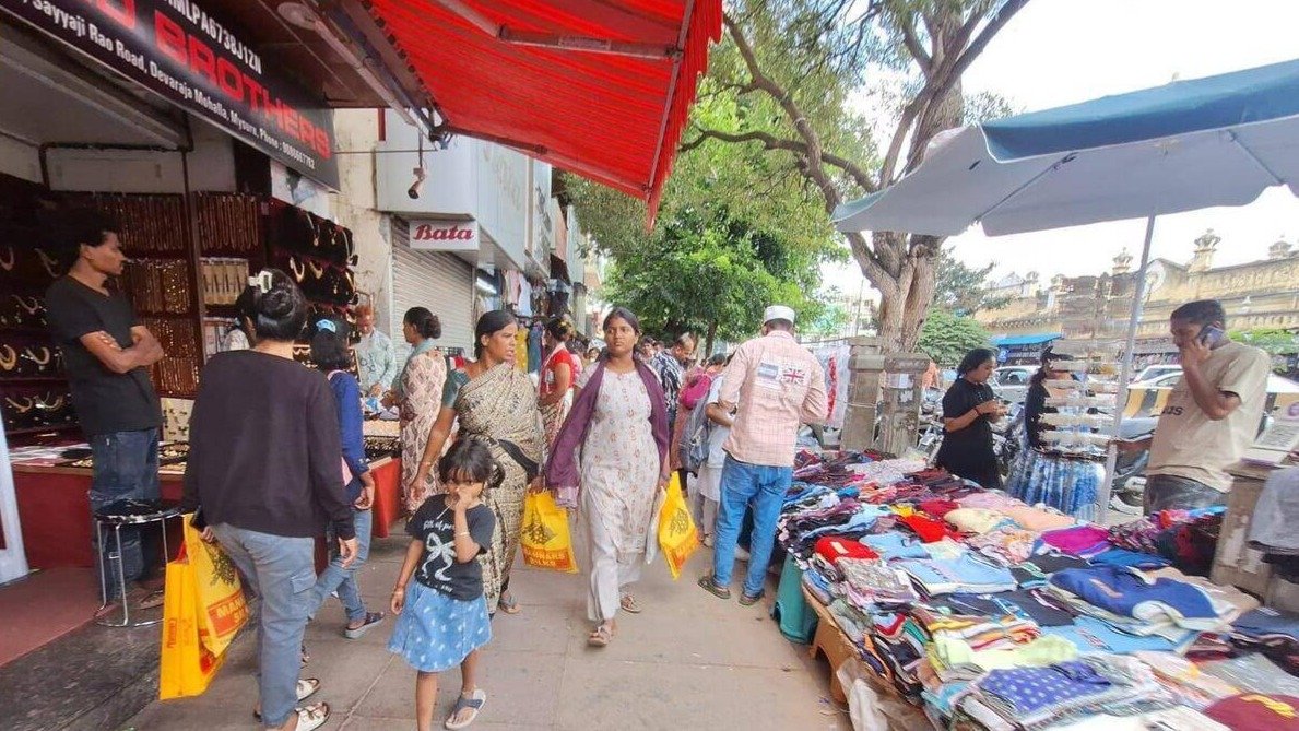 Mysuru footpath clearance drive offers only temporary relief as vendors return