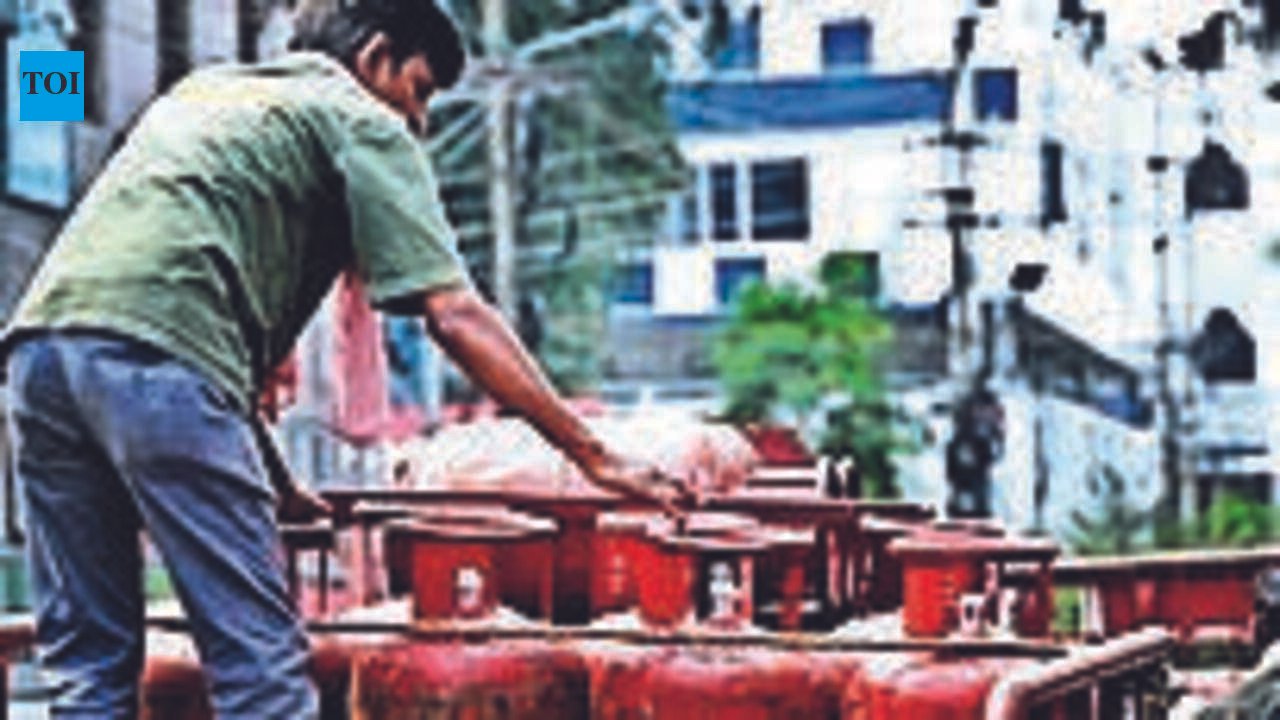 Rural LPG Cylinder Booking Gap Reduced to 25 Days
