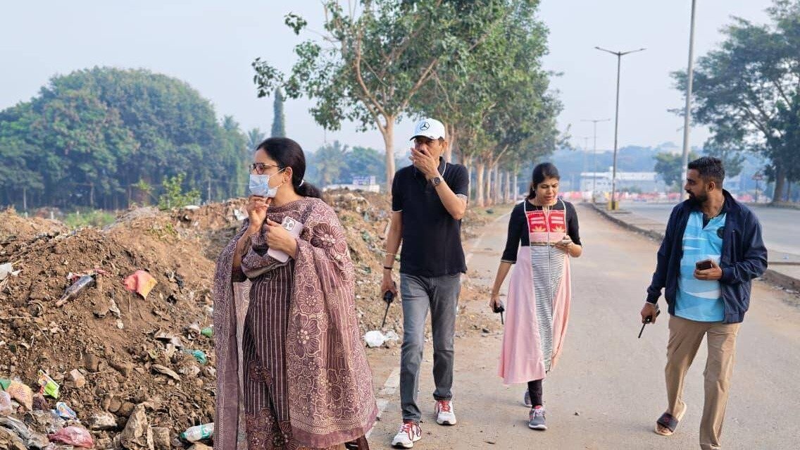 MCC Commissioner MK Savitha leads ORR cleanup ahead of Dasara, urges public against littering